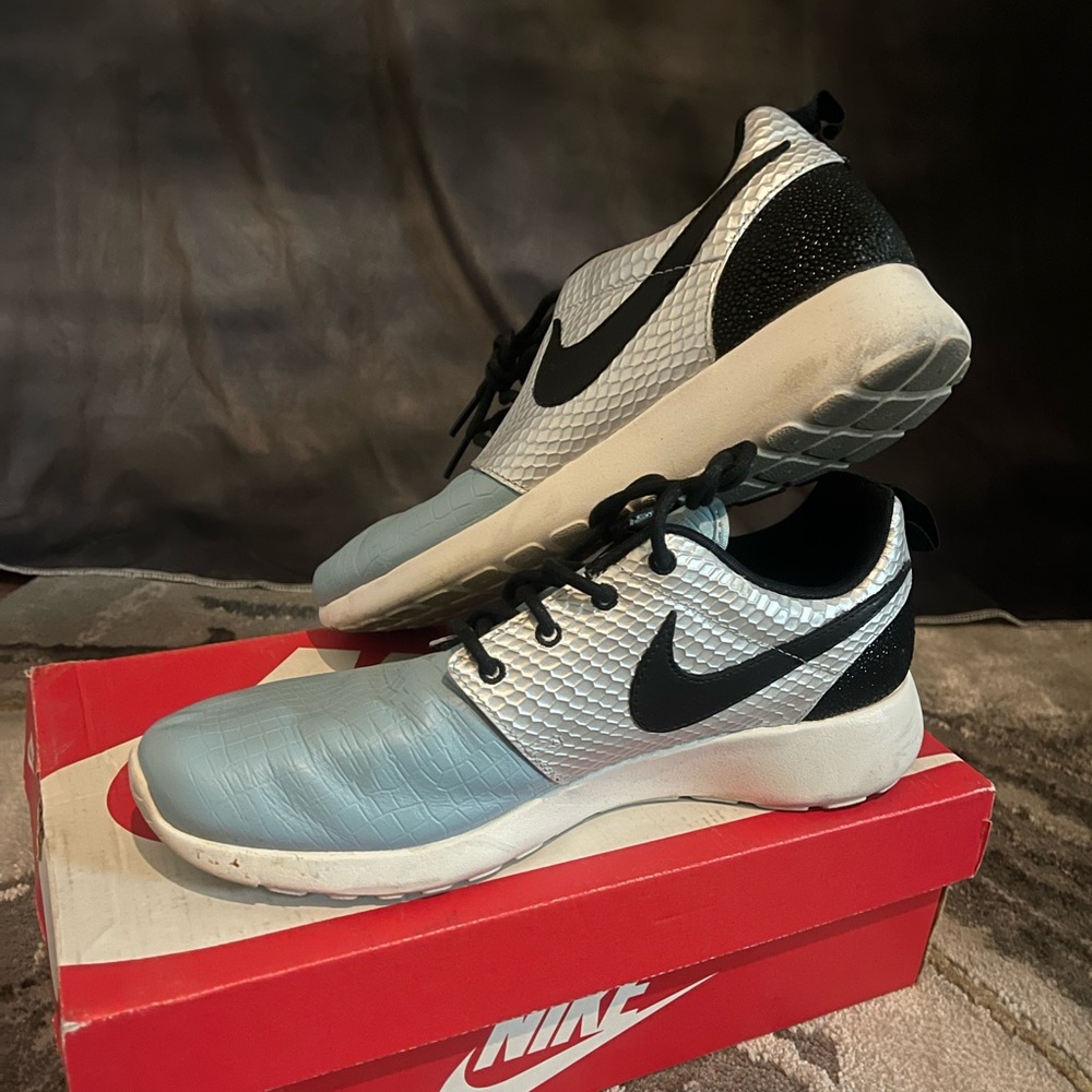 Women’s Nike Roshe One LX